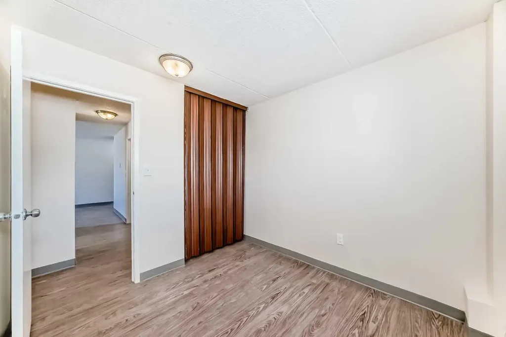 319 2 Avenue Strathmore AB T1P 1T7