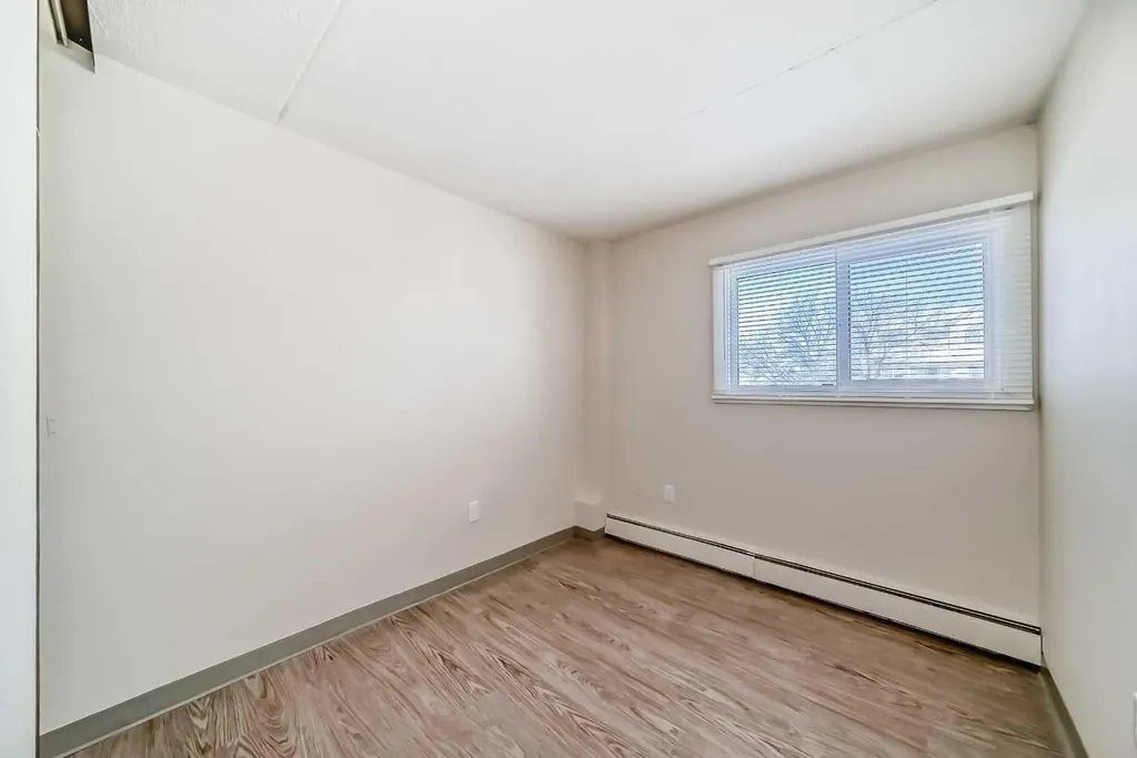 319 2 Avenue Strathmore AB T1P 1T7
