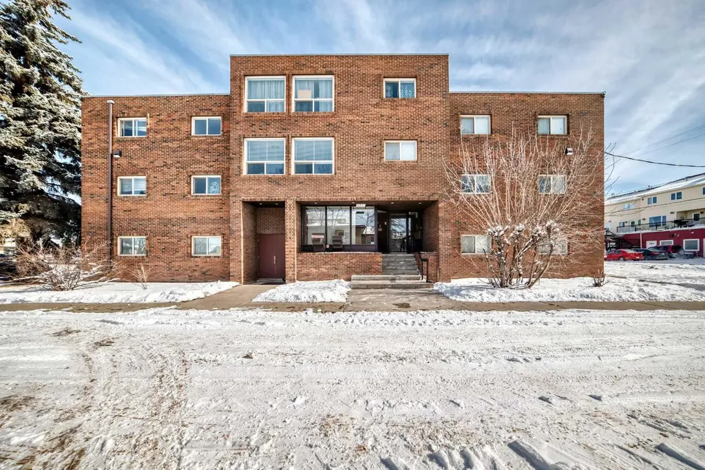 319 2 Avenue Strathmore AB T1P 1T7