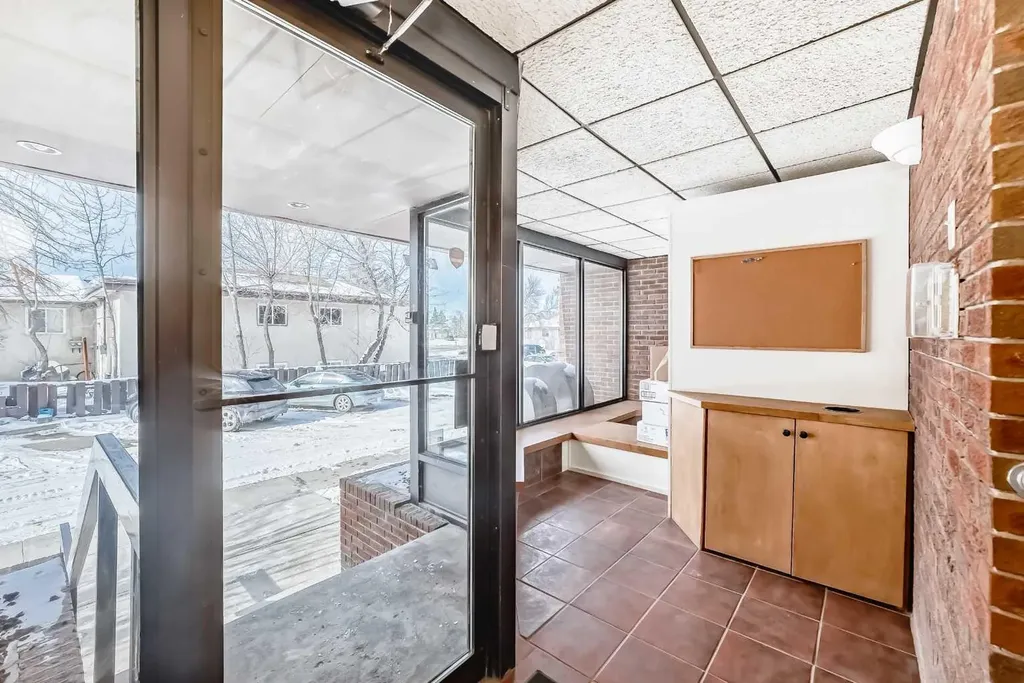 319 2 Avenue Strathmore AB T1P 1T7
