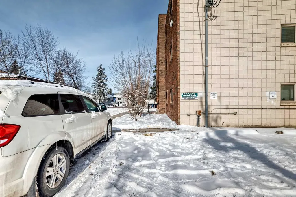 319 2 Avenue Strathmore AB T1P 1T7