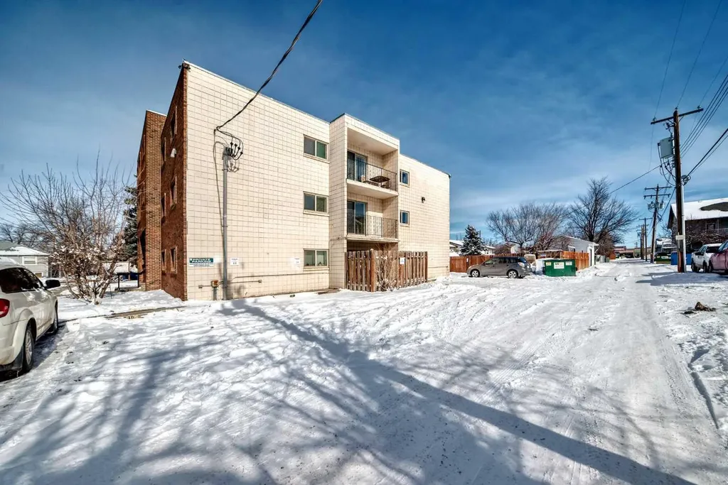 319 2 Avenue Strathmore AB T1P 1T7