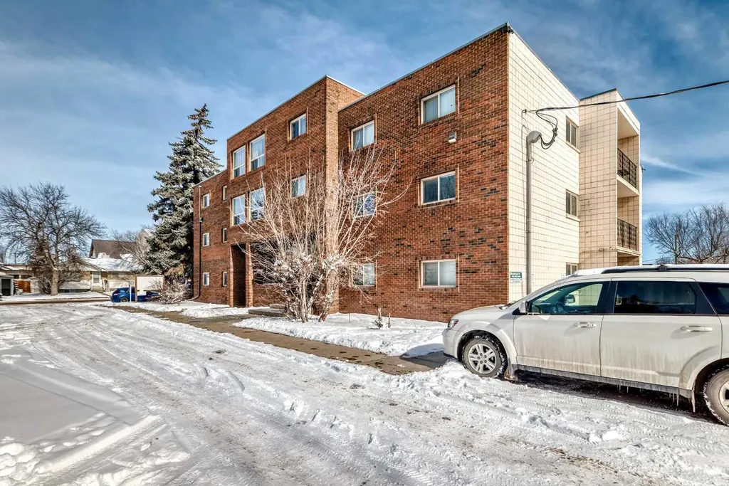 319 2 Avenue Strathmore AB T1P 1T7