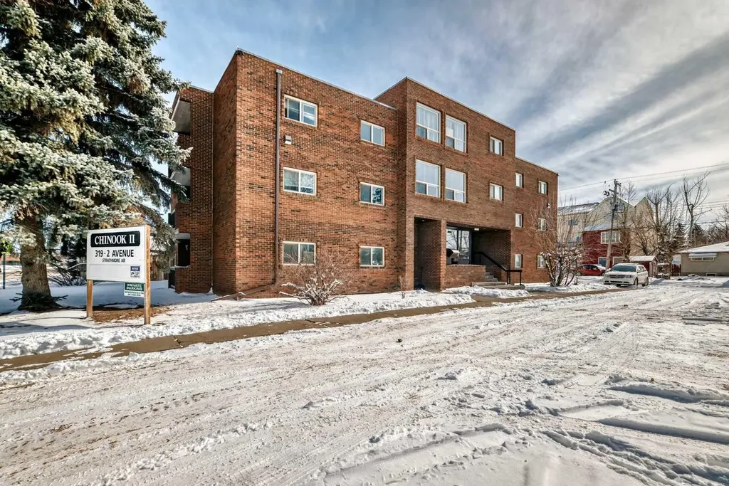 319 2 Avenue Strathmore AB T1P 1T7