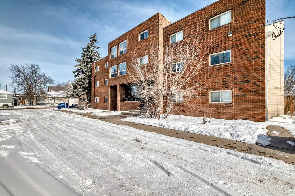 319 2 Avenue Strathmore AB T1P 1T7