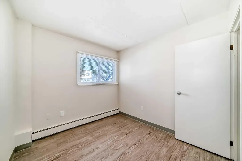 319 2 Avenue Strathmore AB T1P 1T7