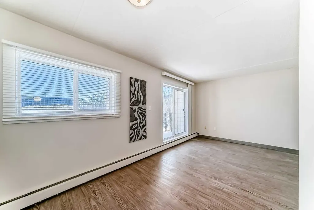 319 2 Avenue Strathmore AB T1P 1T7