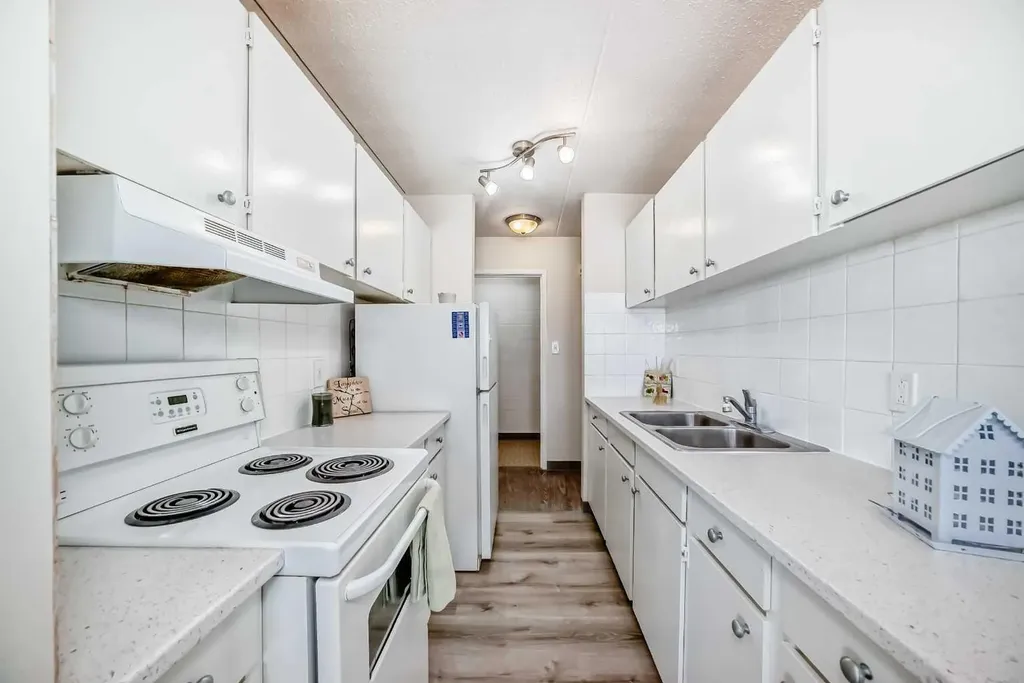 319 2 Avenue Strathmore AB T1P 1T7