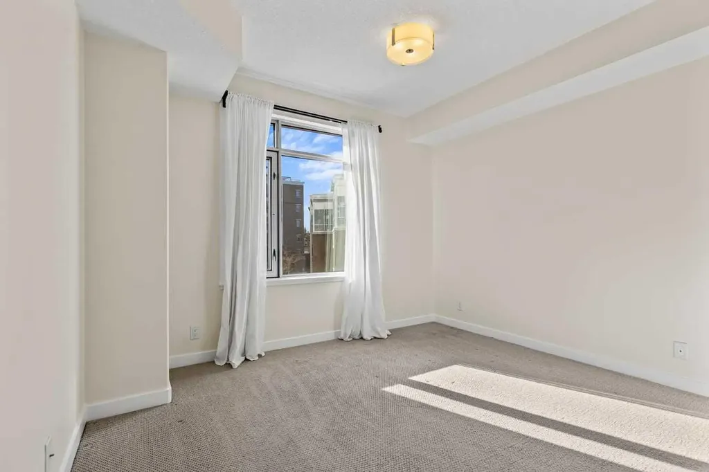 16 Varsity Estates Circle NW Calgary AB T3A 2C5