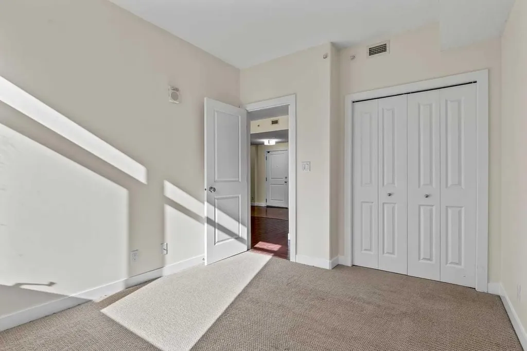 16 Varsity Estates Circle NW Calgary AB T3A 2C5