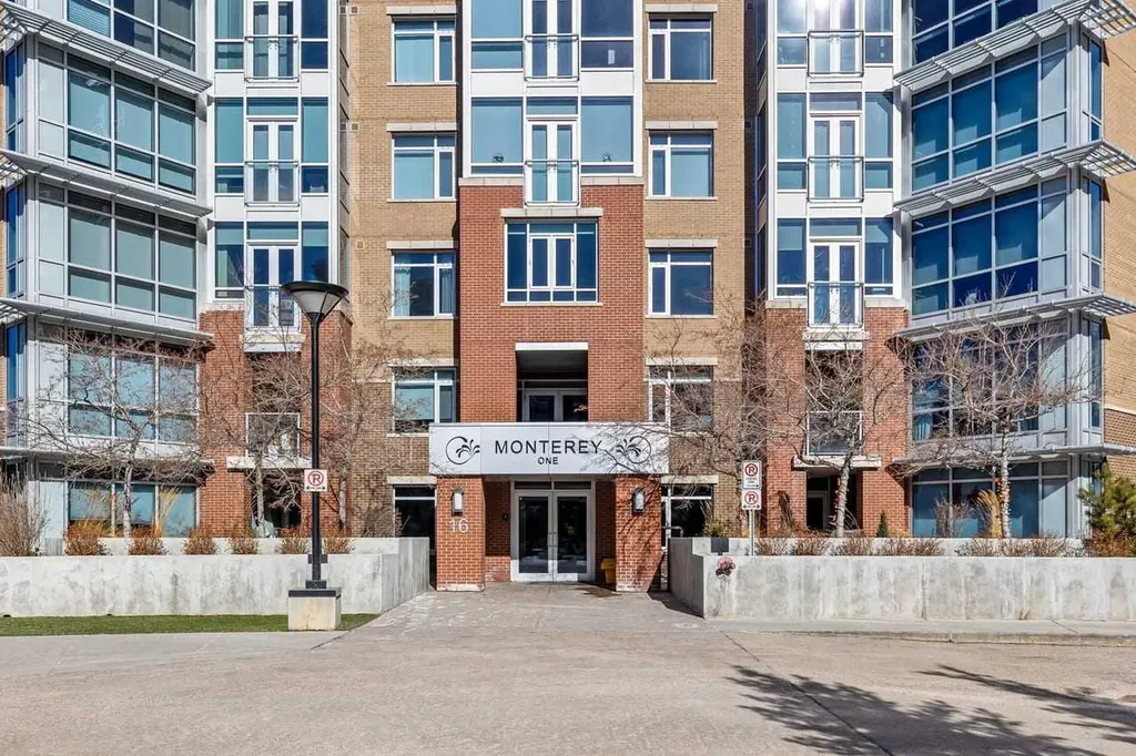 16 Varsity Estates Circle NW Calgary AB T3A 2C5