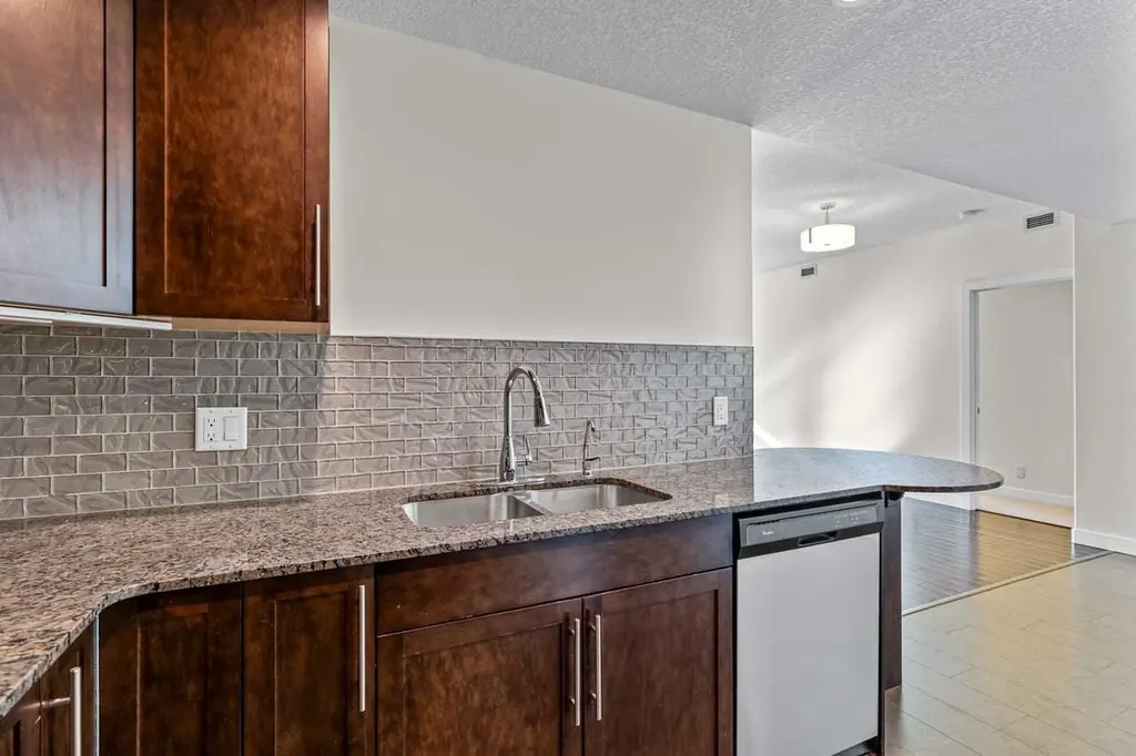 16 Varsity Estates Circle NW Calgary AB T3A 2C5