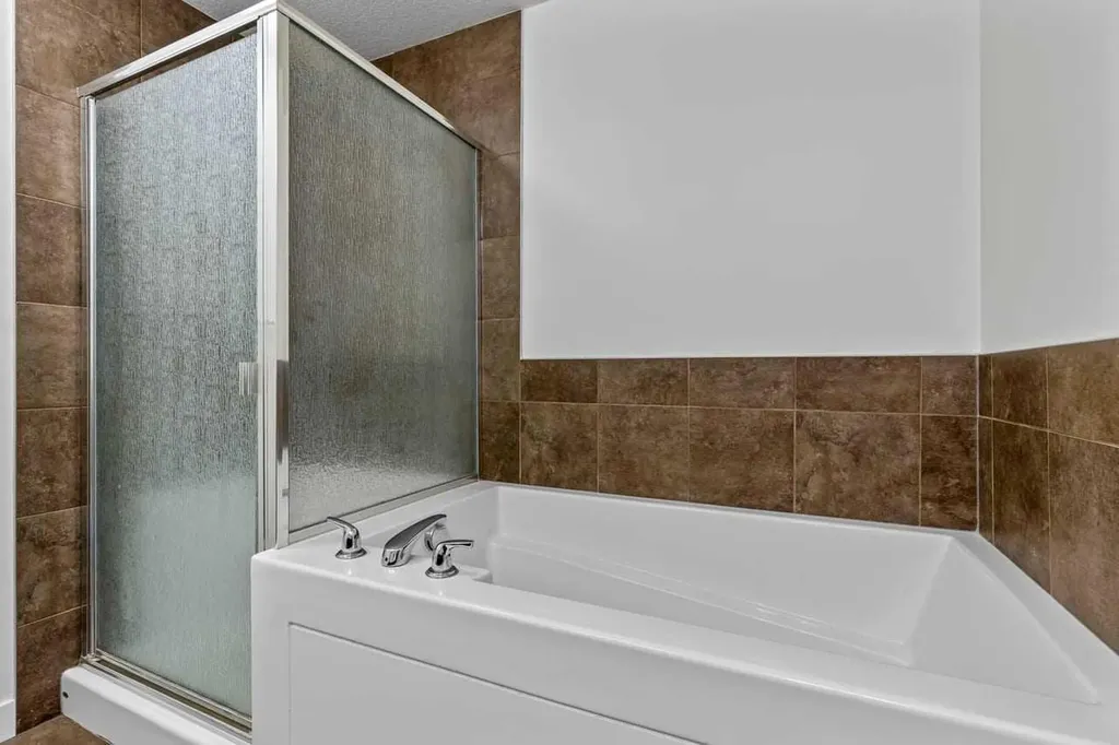 16 Varsity Estates Circle NW Calgary AB T3A 2C5
