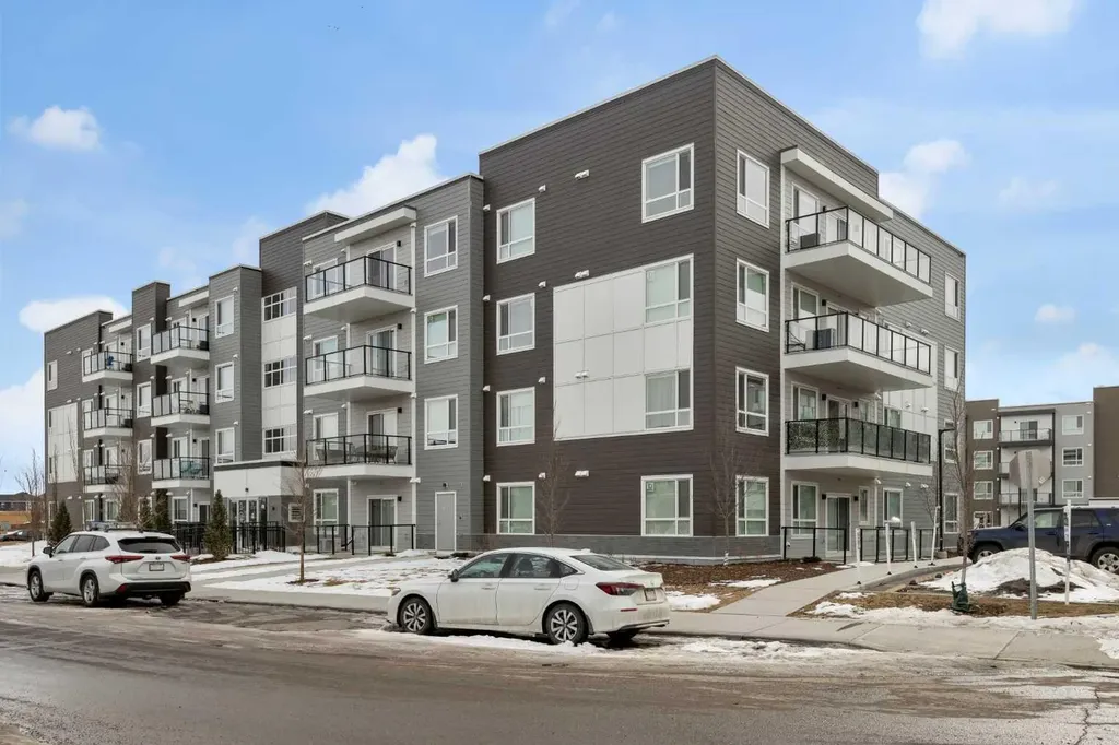 33 Carringham Gate NW Calgary AB T3P 2H6