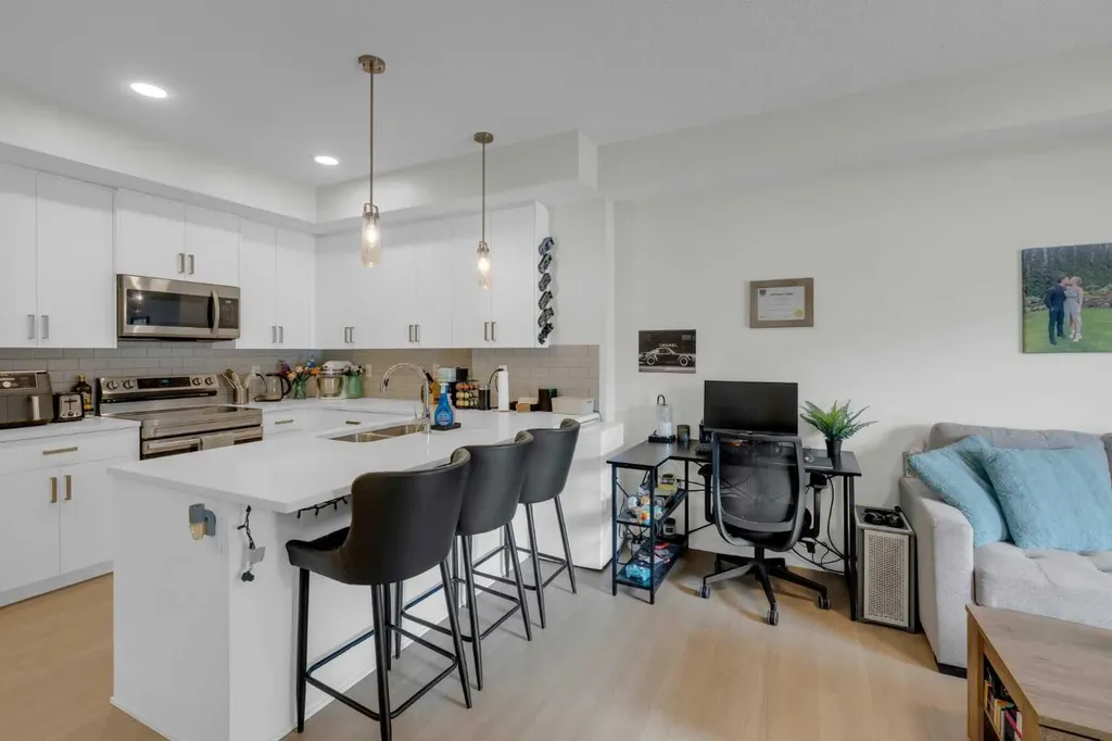 33 Carringham Gate NW Calgary AB T3P 2H6
