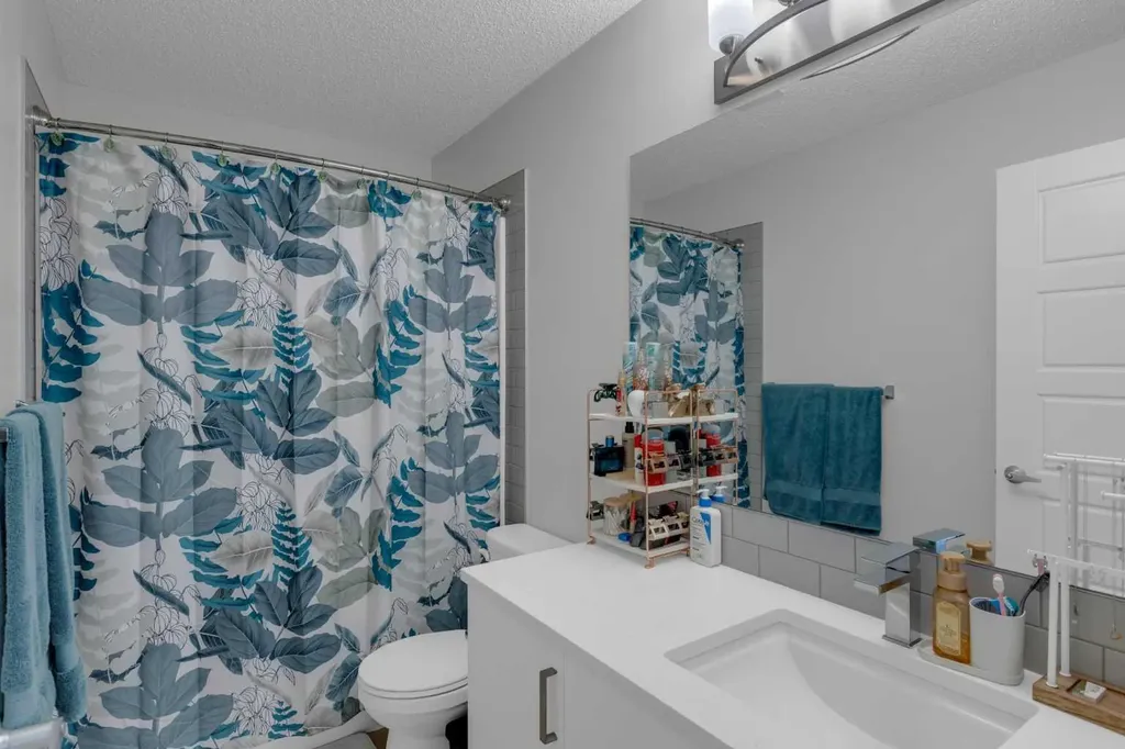 33 Carringham Gate NW Calgary AB T3P 2H6
