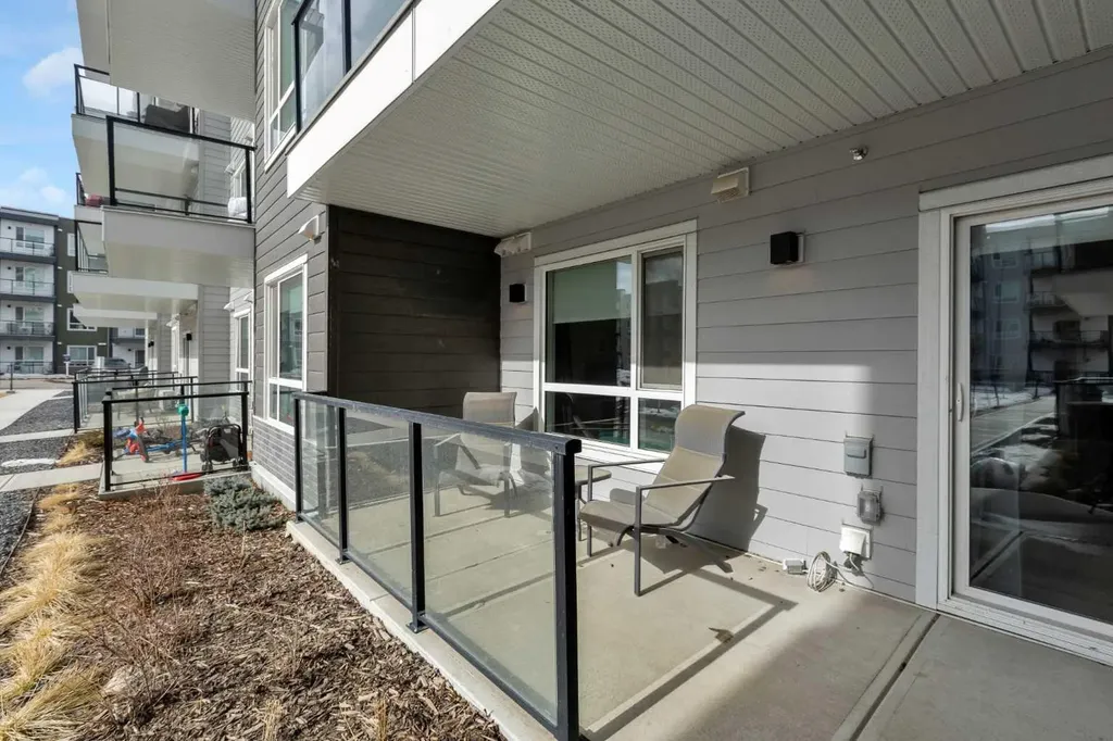 33 Carringham Gate NW Calgary AB T3P 2H6