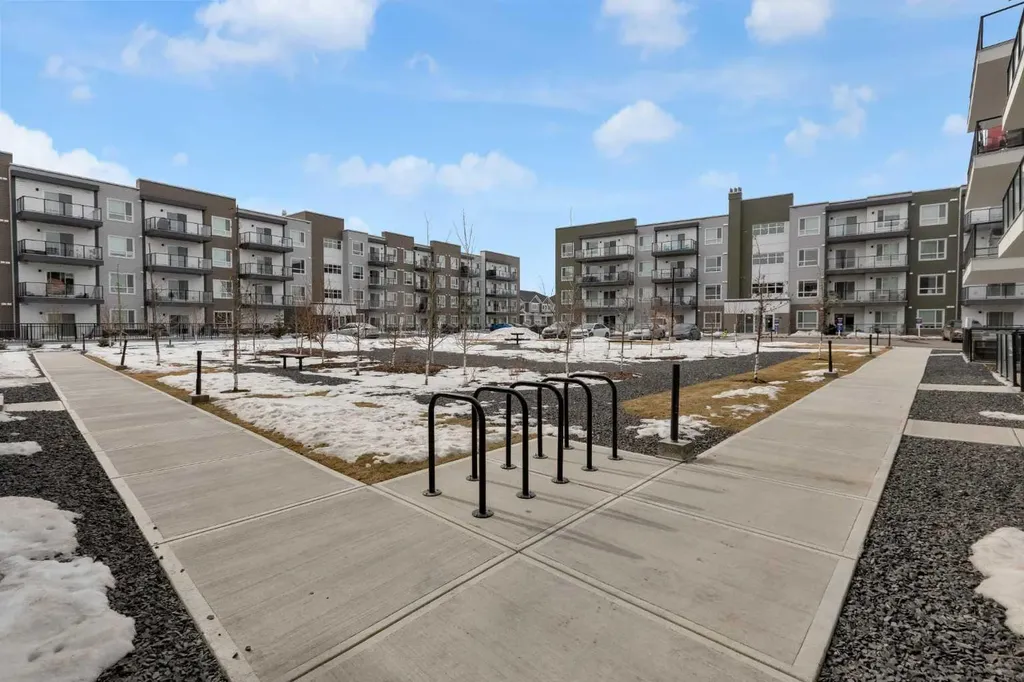 33 Carringham Gate NW Calgary AB T3P 2H6