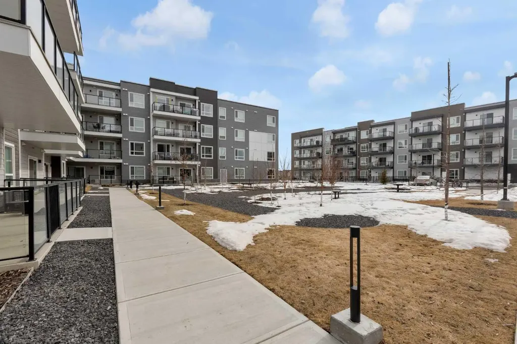 33 Carringham Gate NW Calgary AB T3P 2H6