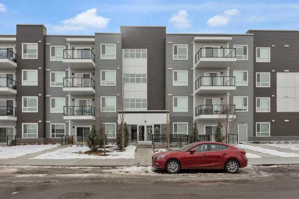 33 Carringham Gate NW Calgary AB T3P 2H6