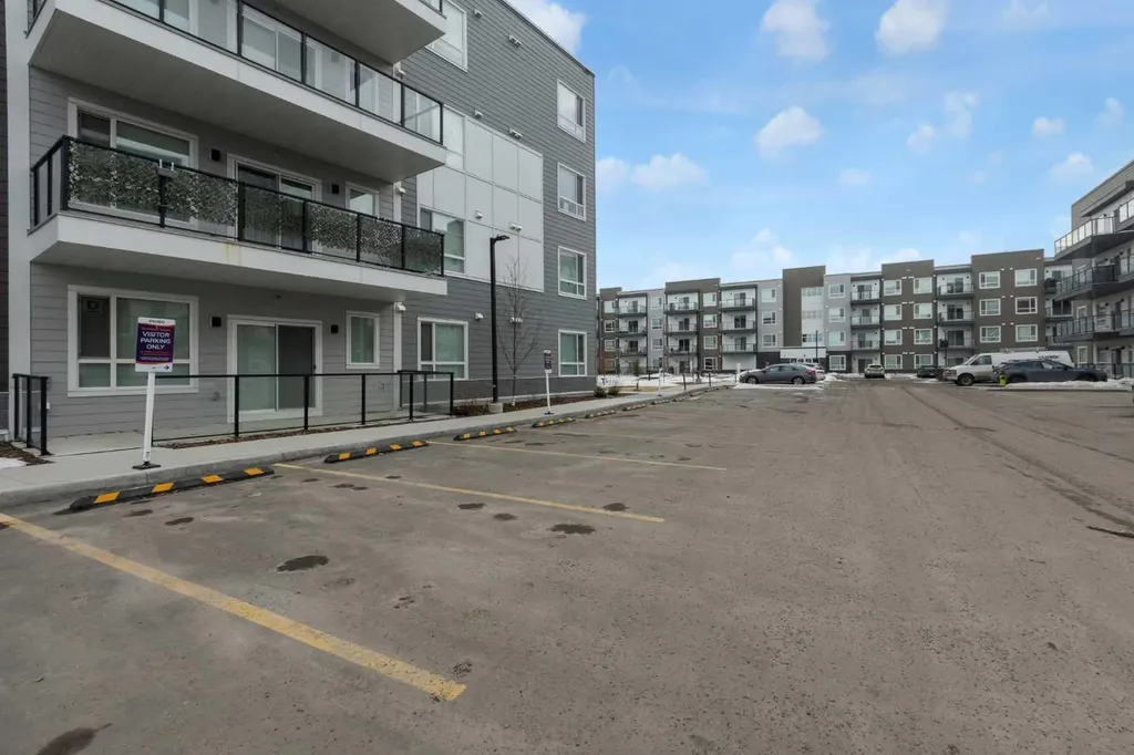 33 Carringham Gate NW Calgary AB T3P 2H6