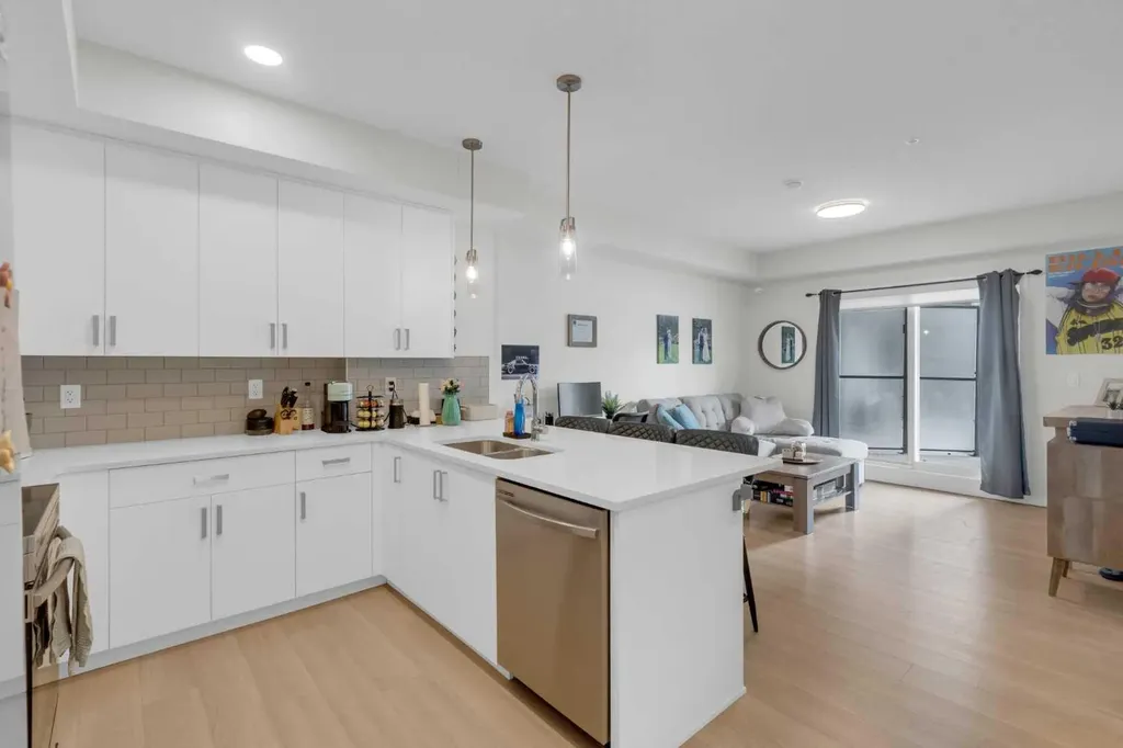 33 Carringham Gate NW Calgary AB T3P 2H6
