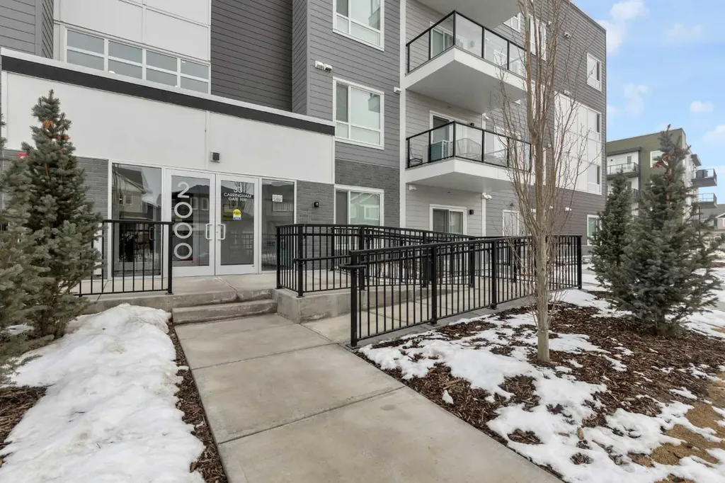 33 Carringham Gate NW Calgary AB T3P 2H6