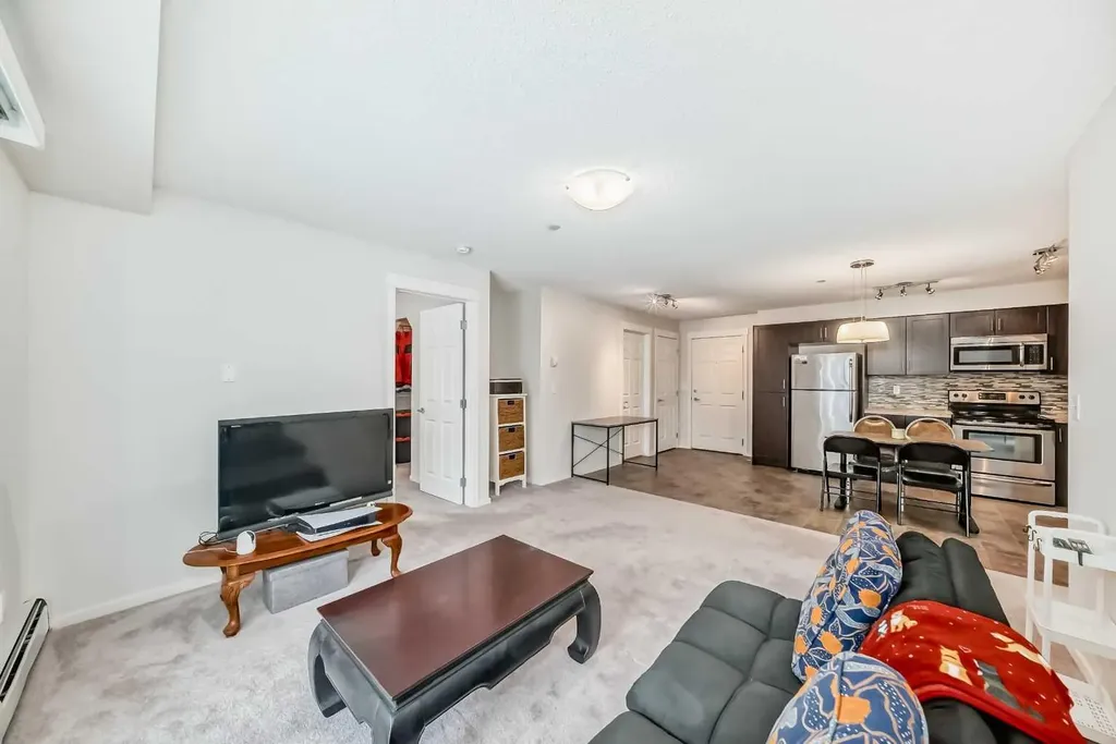 279 Copperpond Common SE Calgary AB T2Z 1J5