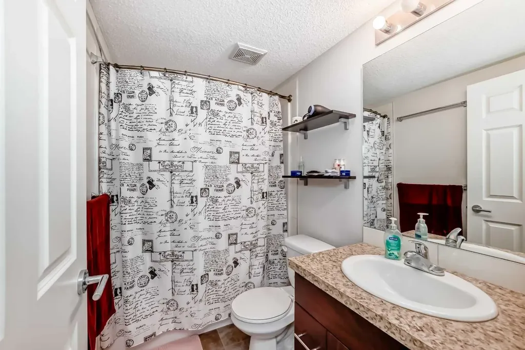 279 Copperpond Common SE Calgary AB T2Z 1J5