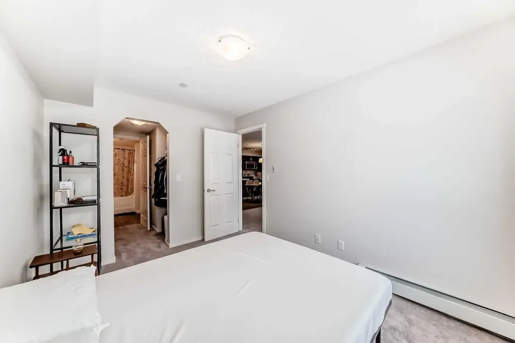 279 Copperpond Common SE Calgary AB T2Z 1J5