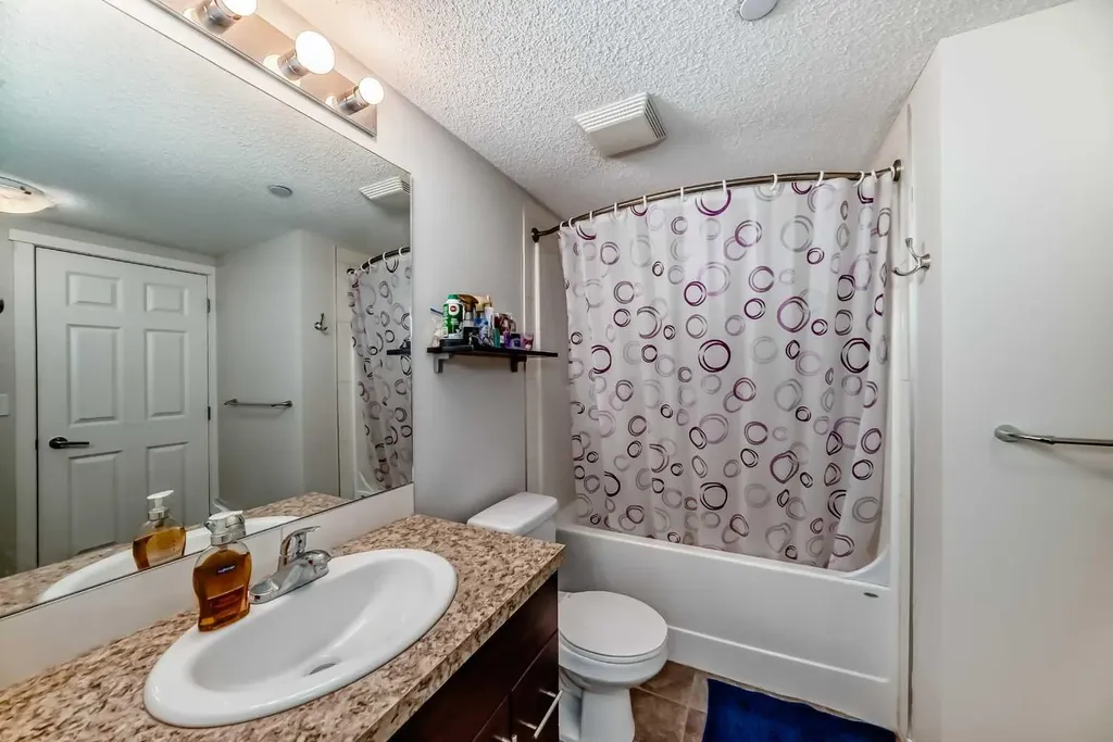 279 Copperpond Common SE Calgary AB T2Z 1J5