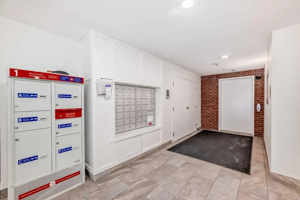 279 Copperpond Common SE Calgary AB T2Z 1J5