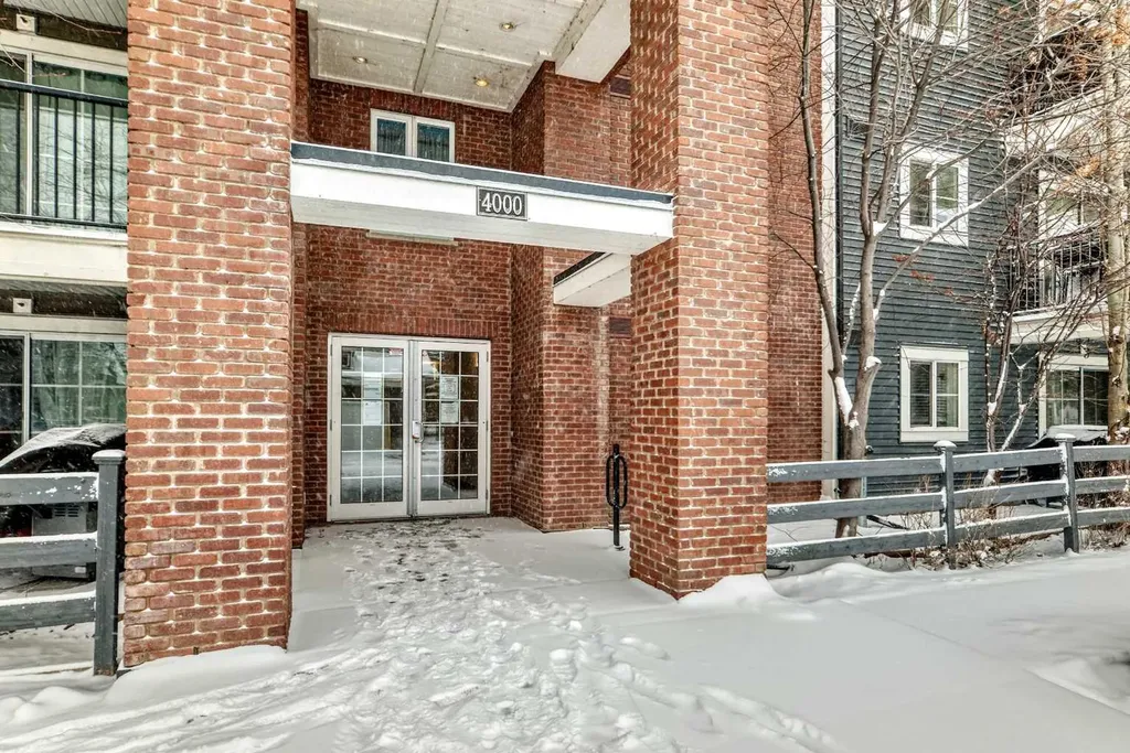 279 Copperpond Common SE Calgary AB T2Z 1J5