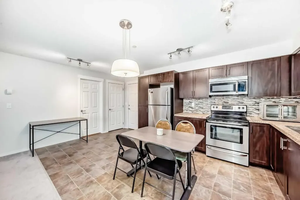 279 Copperpond Common SE Calgary AB T2Z 1J5