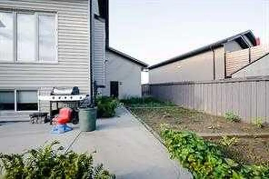 8649 118 Avenue Grande Prairie AB T8X 0H4