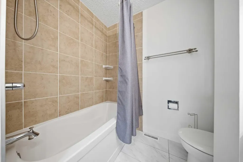 263 Doverview Crescent SE Calgary AB T2B1Y7