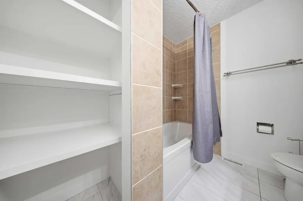 263 Doverview Crescent SE Calgary AB T2B1Y7
