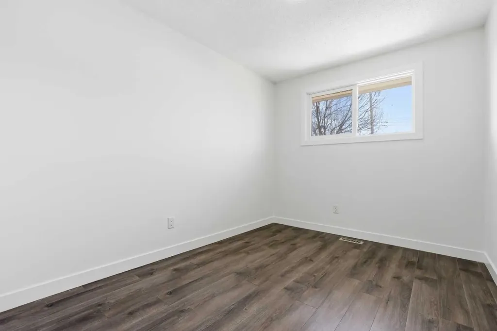 263 Doverview Crescent SE Calgary AB T2B1Y7