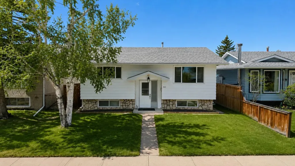 263 Doverview Crescent SE Calgary AB T2B1Y7