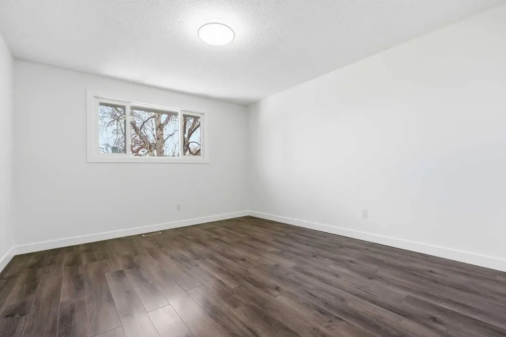 263 Doverview Crescent SE Calgary AB T2B1Y7