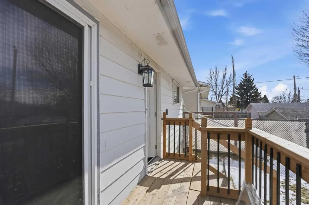 263 Doverview Crescent SE Calgary AB T2B1Y7