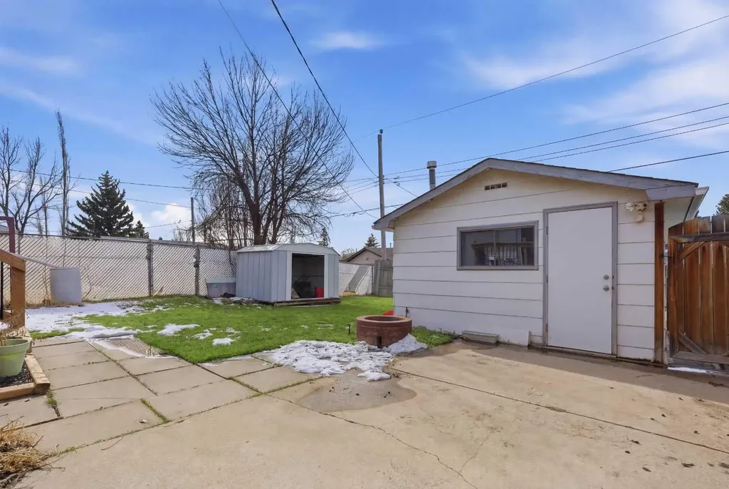 263 Doverview Crescent SE Calgary AB T2B1Y7