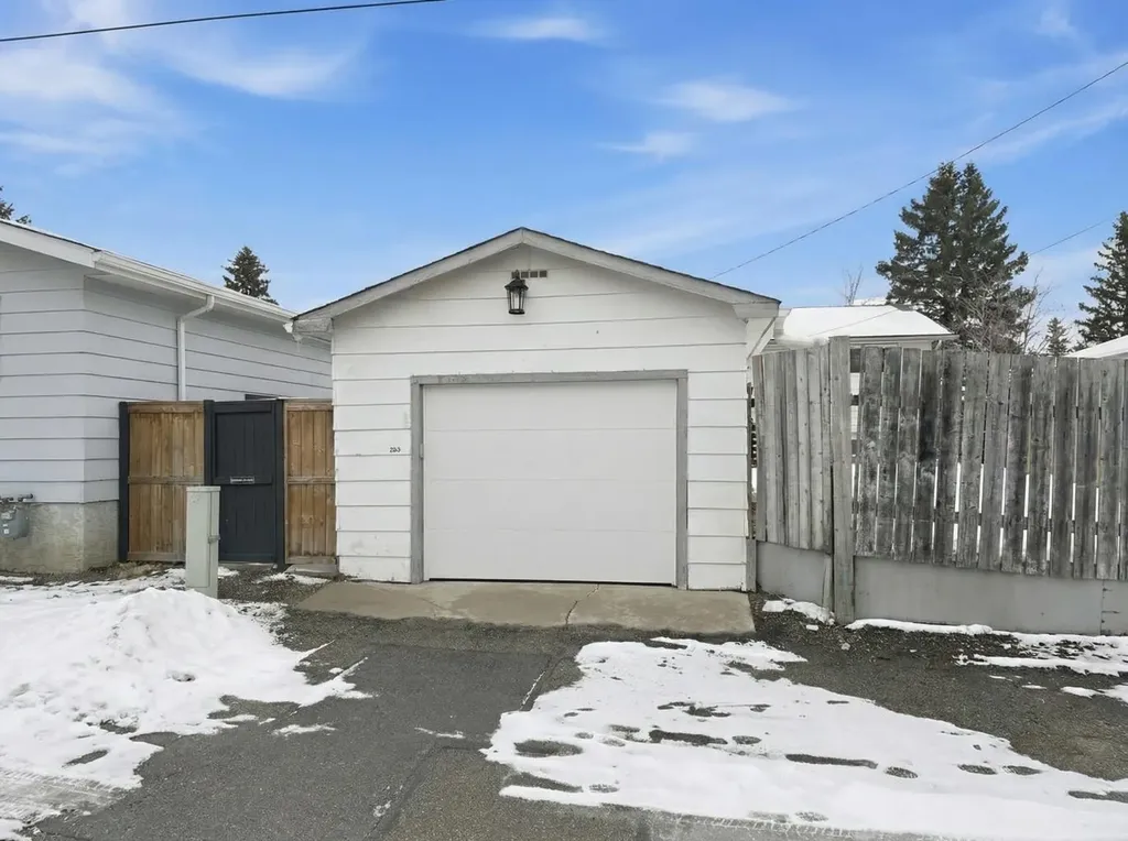 263 Doverview Crescent SE Calgary AB T2B1Y7