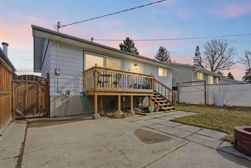 263 Doverview Crescent SE Calgary AB T2B1Y7