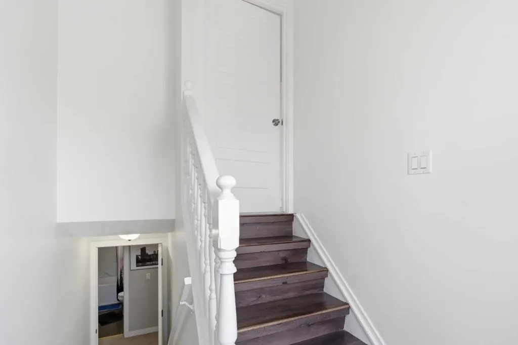 263 Doverview Crescent SE Calgary AB T2B1Y7