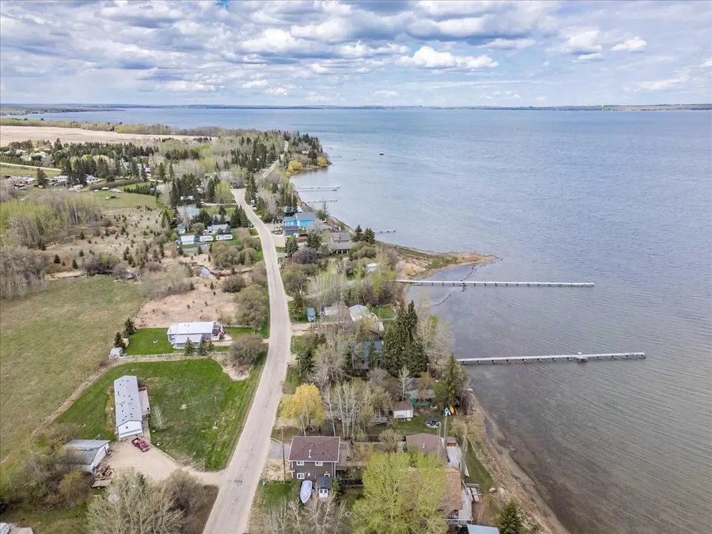 17 Lakeshore Drive Grandview AB T0C 2V0