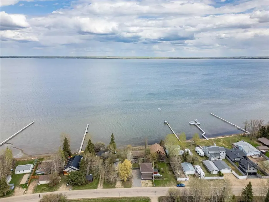 17 Lakeshore Drive Grandview AB T0C 2V0