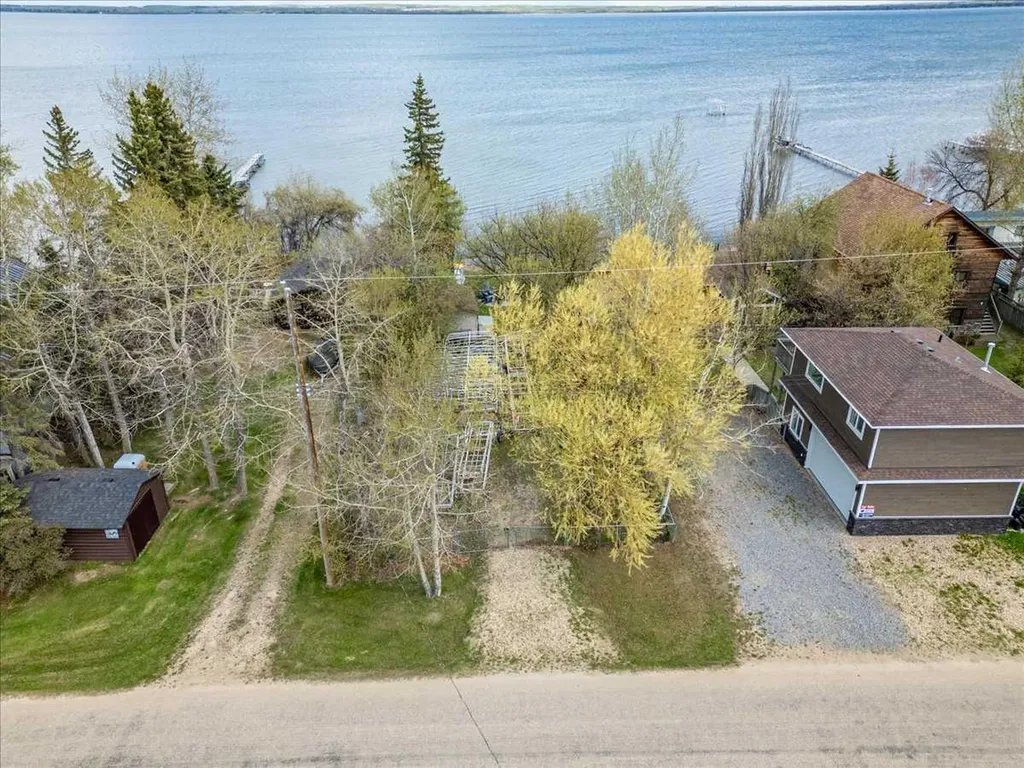 17 Lakeshore Drive Grandview AB T0C 2V0