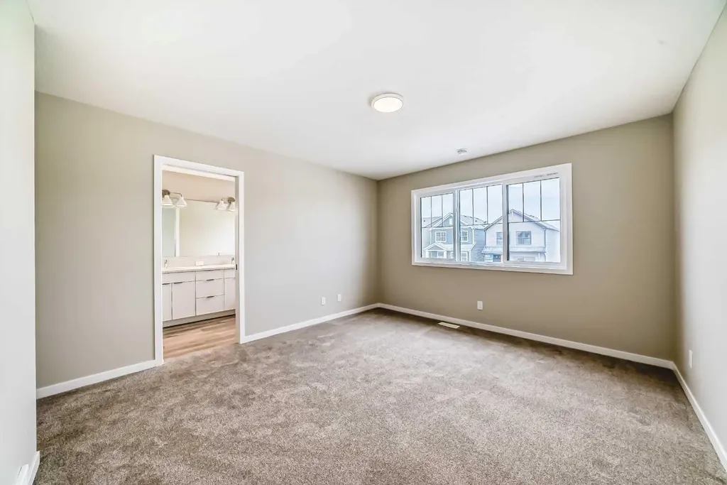 1085 Sawgrass Link NW Airdrie AB T4B5V2