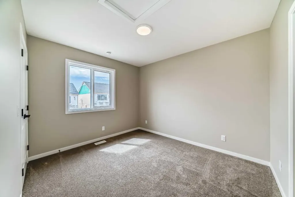 1085 Sawgrass Link NW Airdrie AB T4B5V2